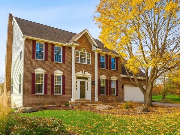 2498 Pond Circle E, Mendota Heights, MN 55120