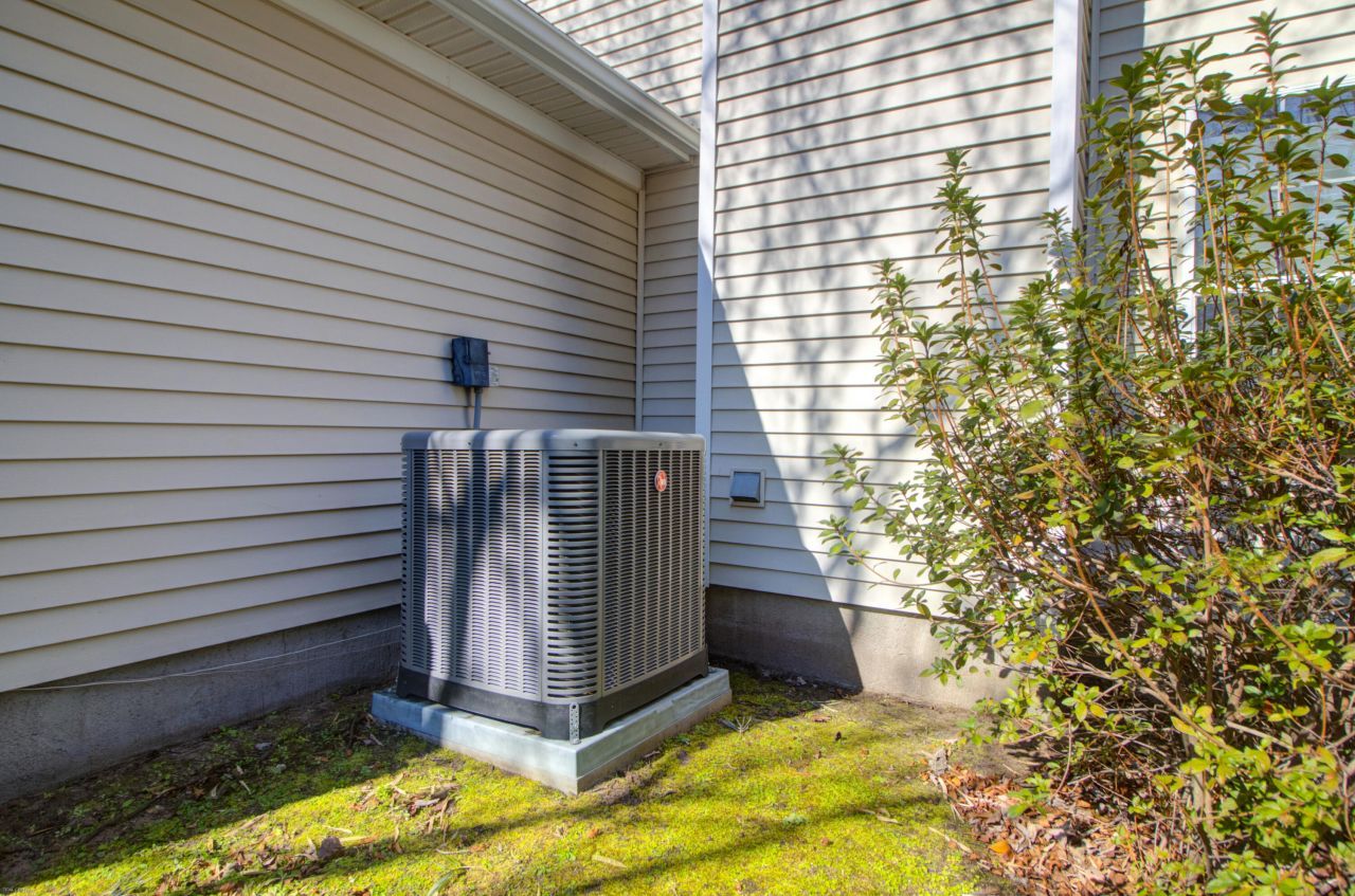 4084 Laurelwood Drive Photo 5