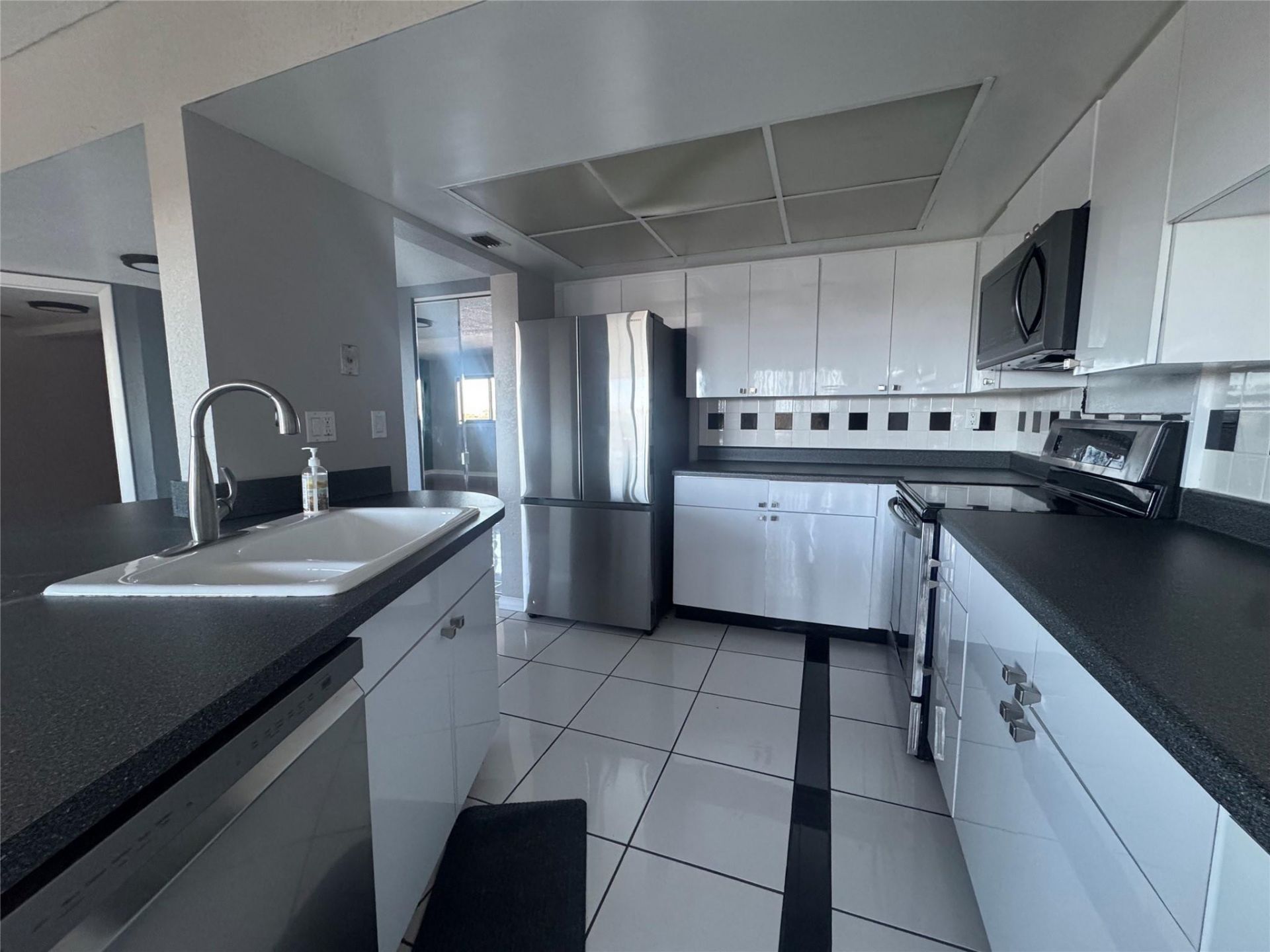 701 NW 19th St, Unit 503, Fort Lauderdale, FL 33311 Photo