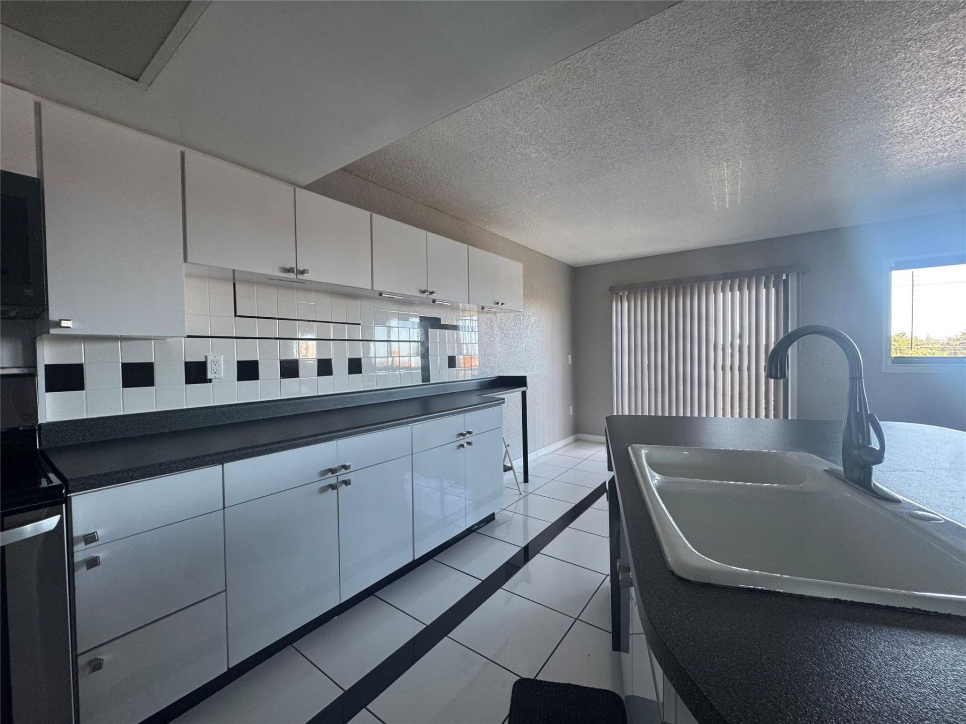 701 NW 19th St, Unit 503, Fort Lauderdale, FL 33311 Photo