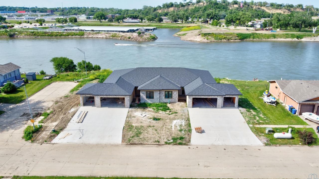 423 W 3RD ST South Sioux City, NE 68776