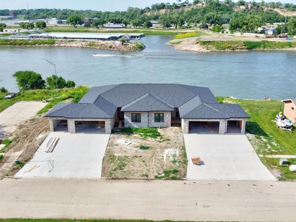 423 W 3RD ST, South Sioux City, NE 68776