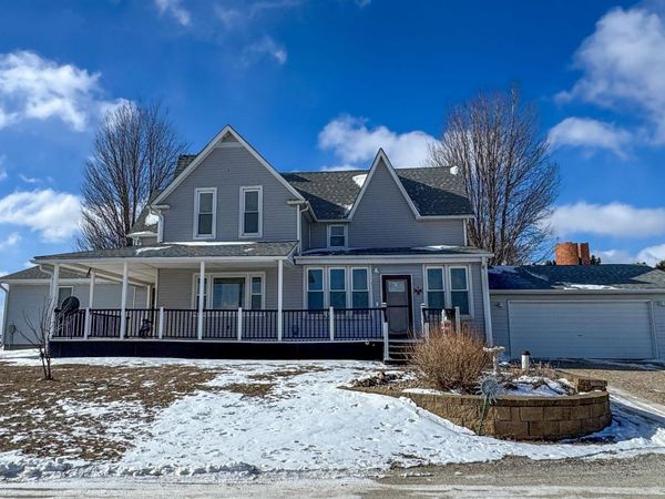 1424 Lemon Avenue, Hampton, IA 50441