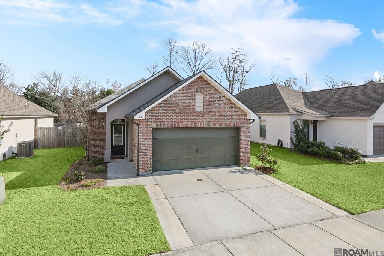 168 Lake Breeze Dr, Baton Rouge, LA 70820 Main Photo
