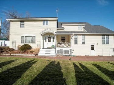 5653 E Davey Road, Brewerton, NY 13029