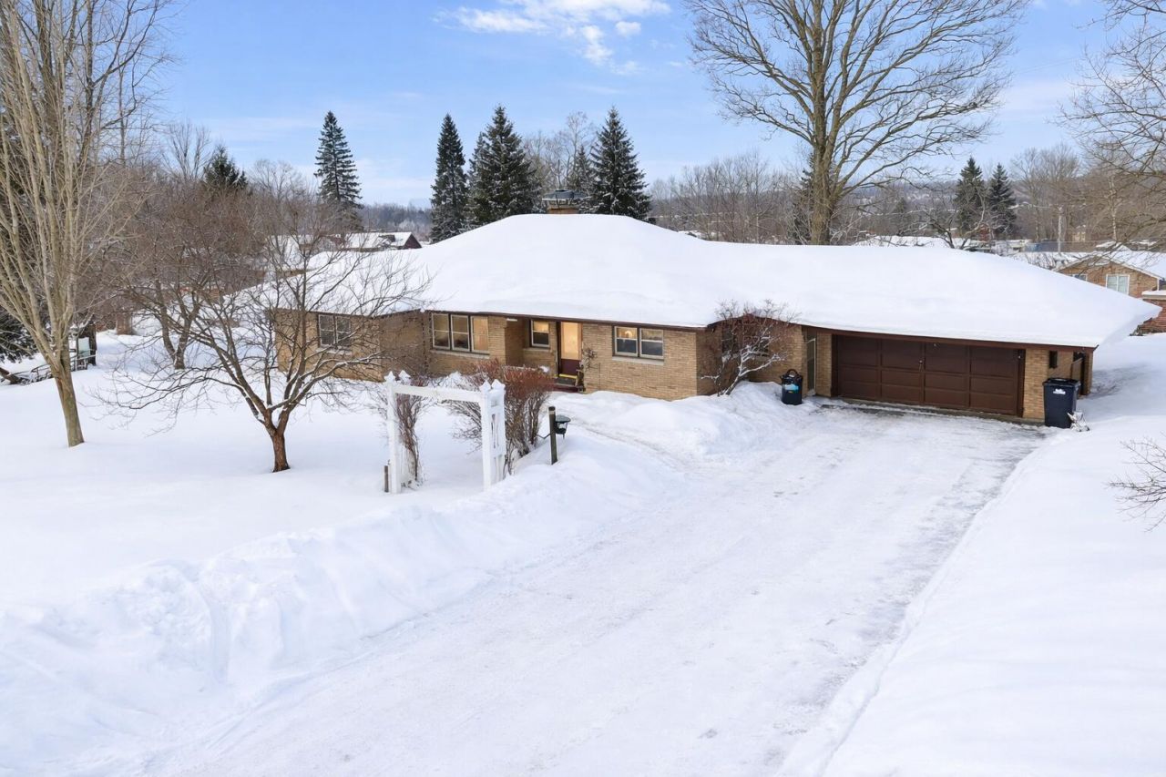 908 N Taffee Drive, Hastings, MI 49058 Main Photo