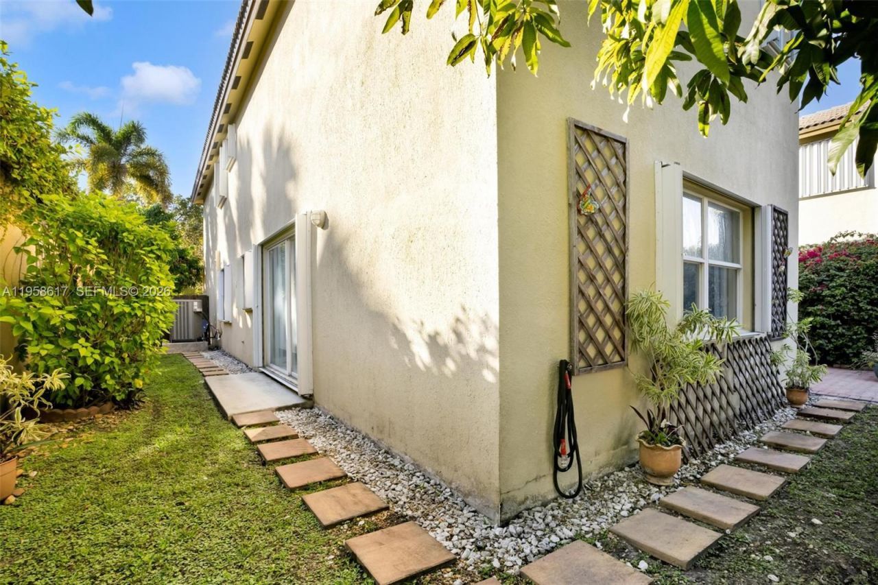 5337 NW 113th Pl, Doral, FL 33178 Photo