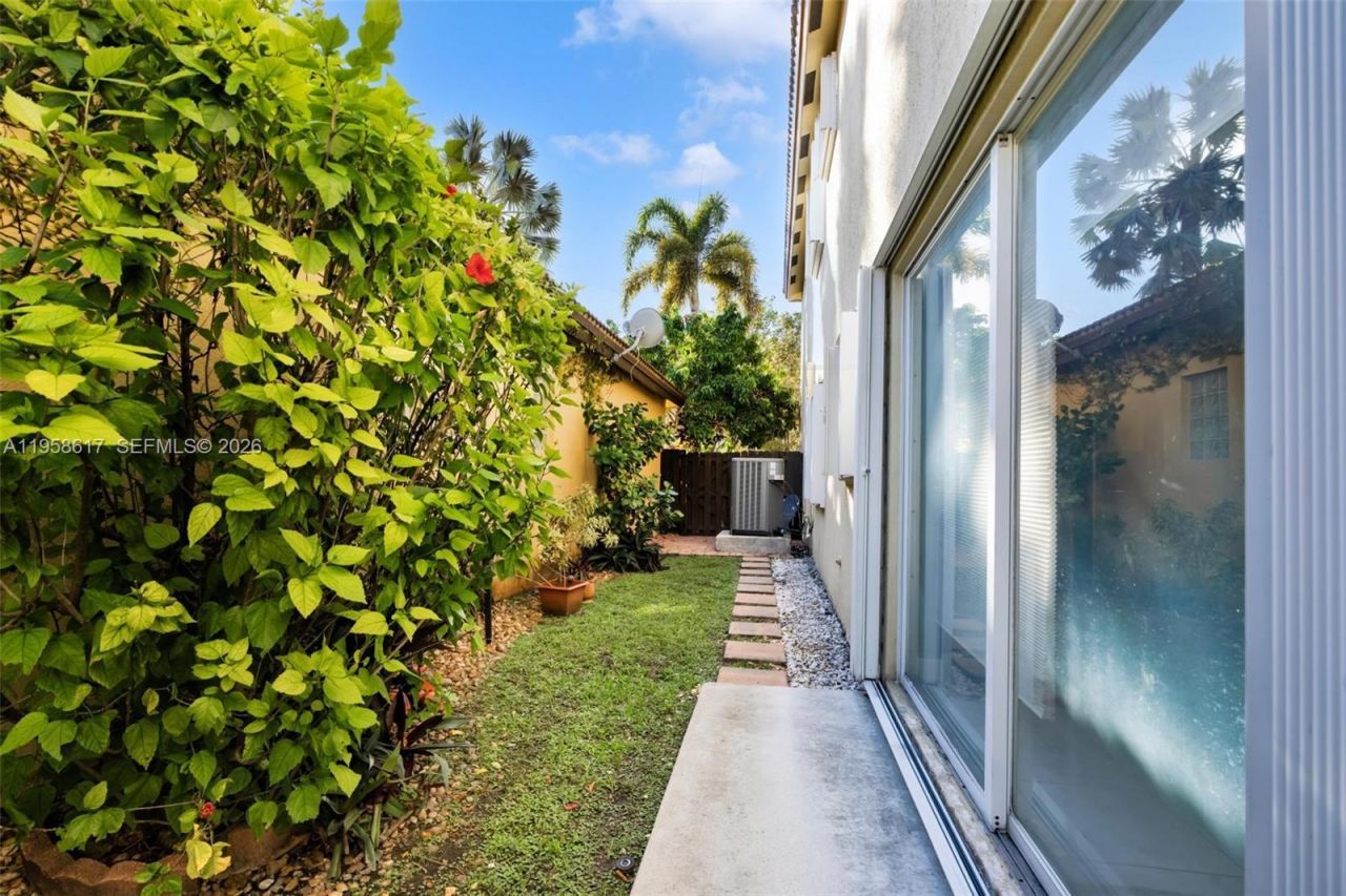 5337 NW 113th Pl, Doral, FL 33178 Photo