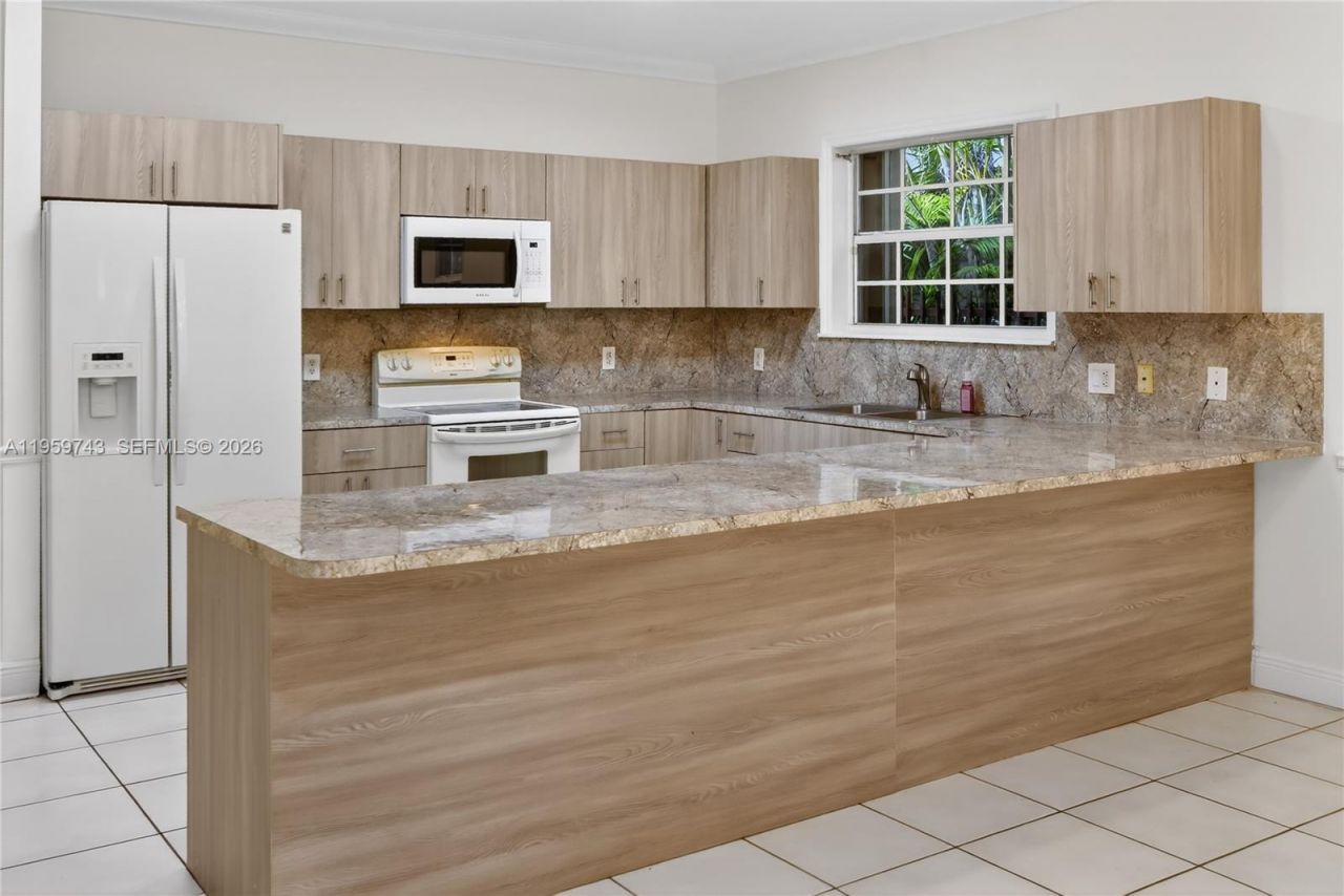 159 SW 25th Rd, Miami, FL 33129 Photo