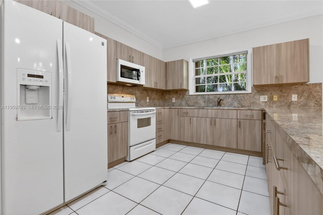 159 SW 25th Rd, Miami, FL 33129 Photo