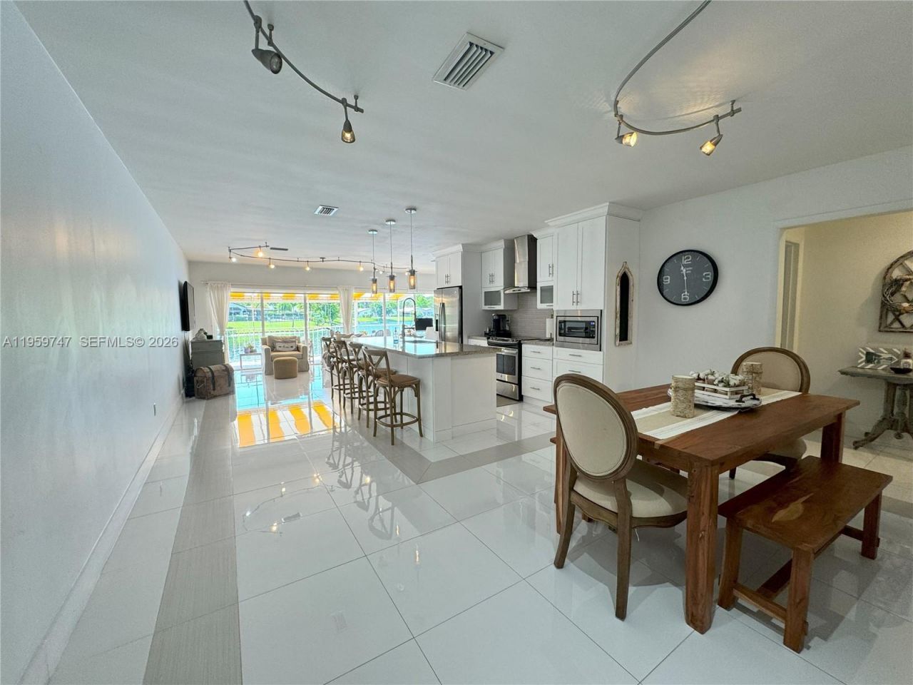 7002 Holly Rd, Miami Lakes, FL 33014 Photo