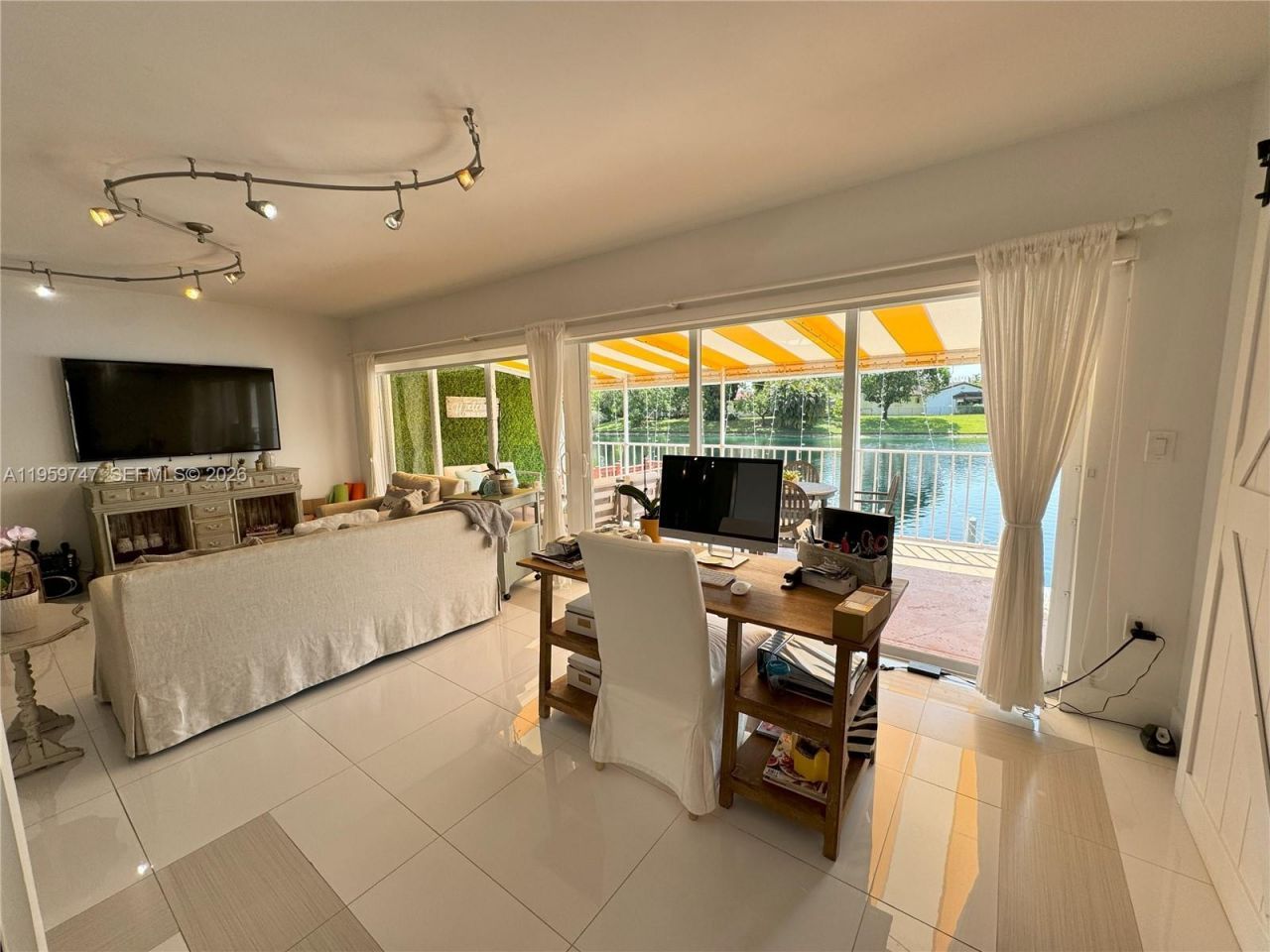 7002 Holly Rd, Miami Lakes, FL 33014 Photo