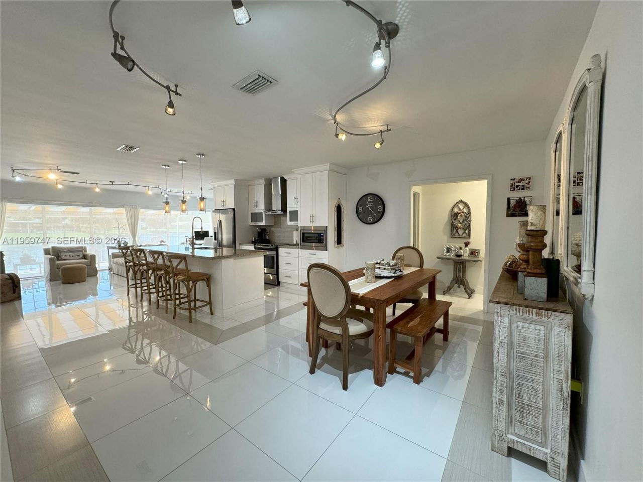 7002 Holly Rd, Miami Lakes, FL 33014 Photo