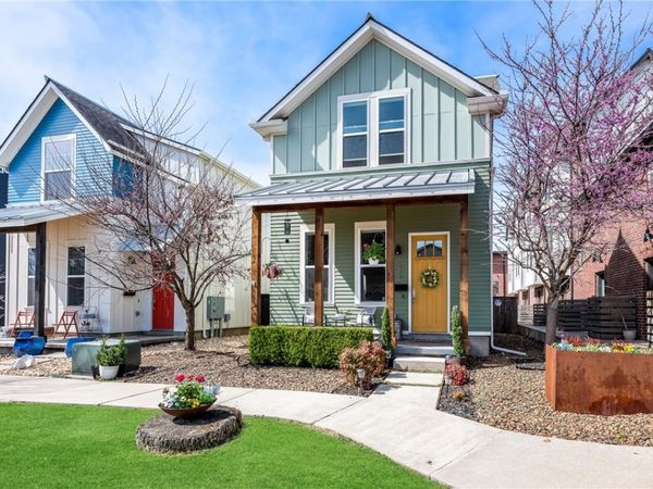 634 SW B Street , Bentonville, AR 72712