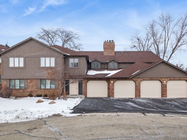 7930 W Lakeview Court, Unit 1B, Palos Heights, IL 60463