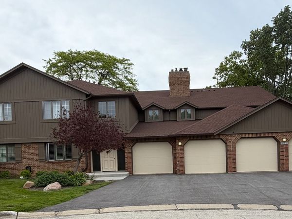 7930 W Lakeview Court, Unit 1B, Palos Heights, IL 60463