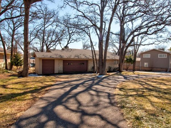 207 Kiowa Drive W, Lake Kiowa, TX 76240