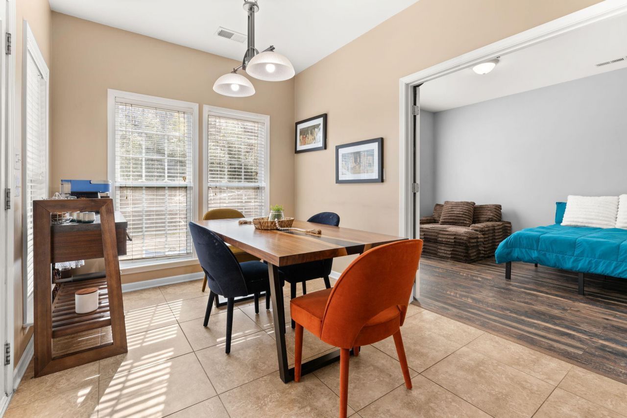 212 Mayfield Drive Photo 10