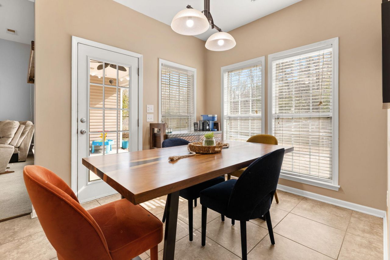 212 Mayfield Drive Photo 11