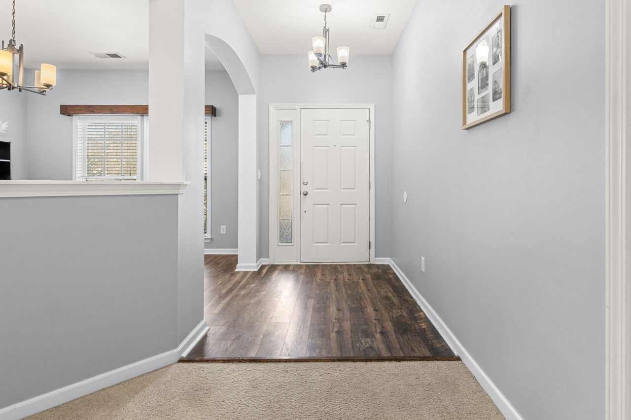 212 Mayfield Drive Photo 2