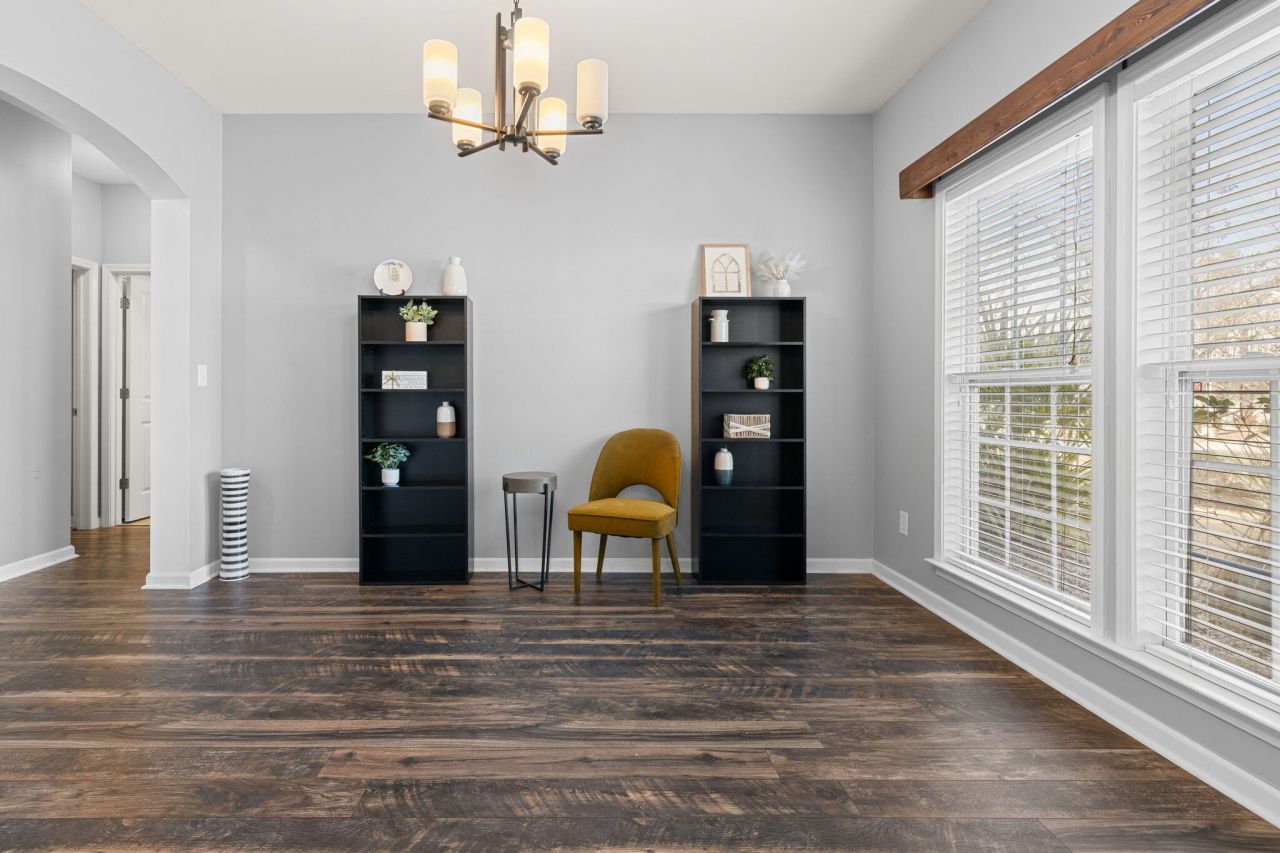 212 Mayfield Drive Photo 4