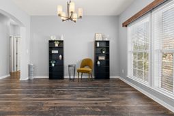 212 Mayfield Drive photo 4