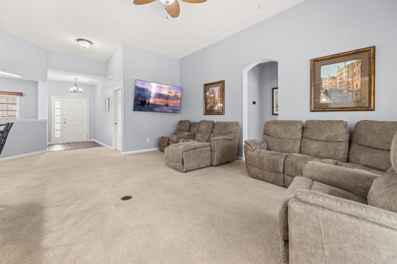 212 Mayfield Drive Photo 5