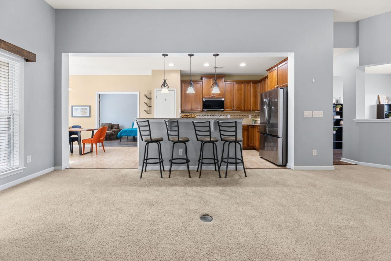 212 Mayfield Drive Photo 6