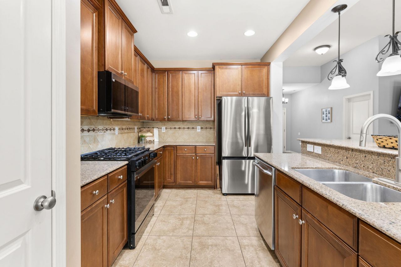 212 Mayfield Drive Photo 8