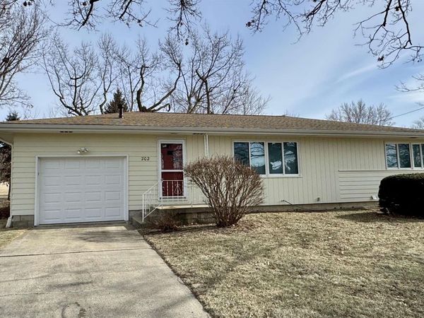 202 E Division St N, Audubon, IA 50025