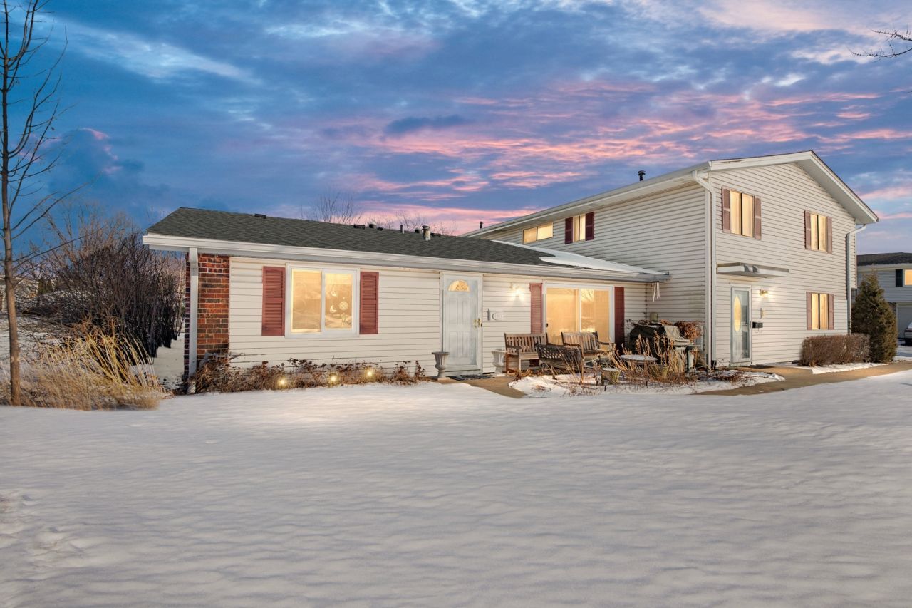 106 N Salem Drive, Unit 106, Schaumburg, IL 60194 Main Photo