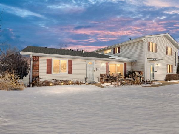 106 N SALEM Drive, Unit 106, Schaumburg, IL 60194