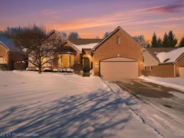 3895 Arbor Drive, Auburn Hills, MI 48326