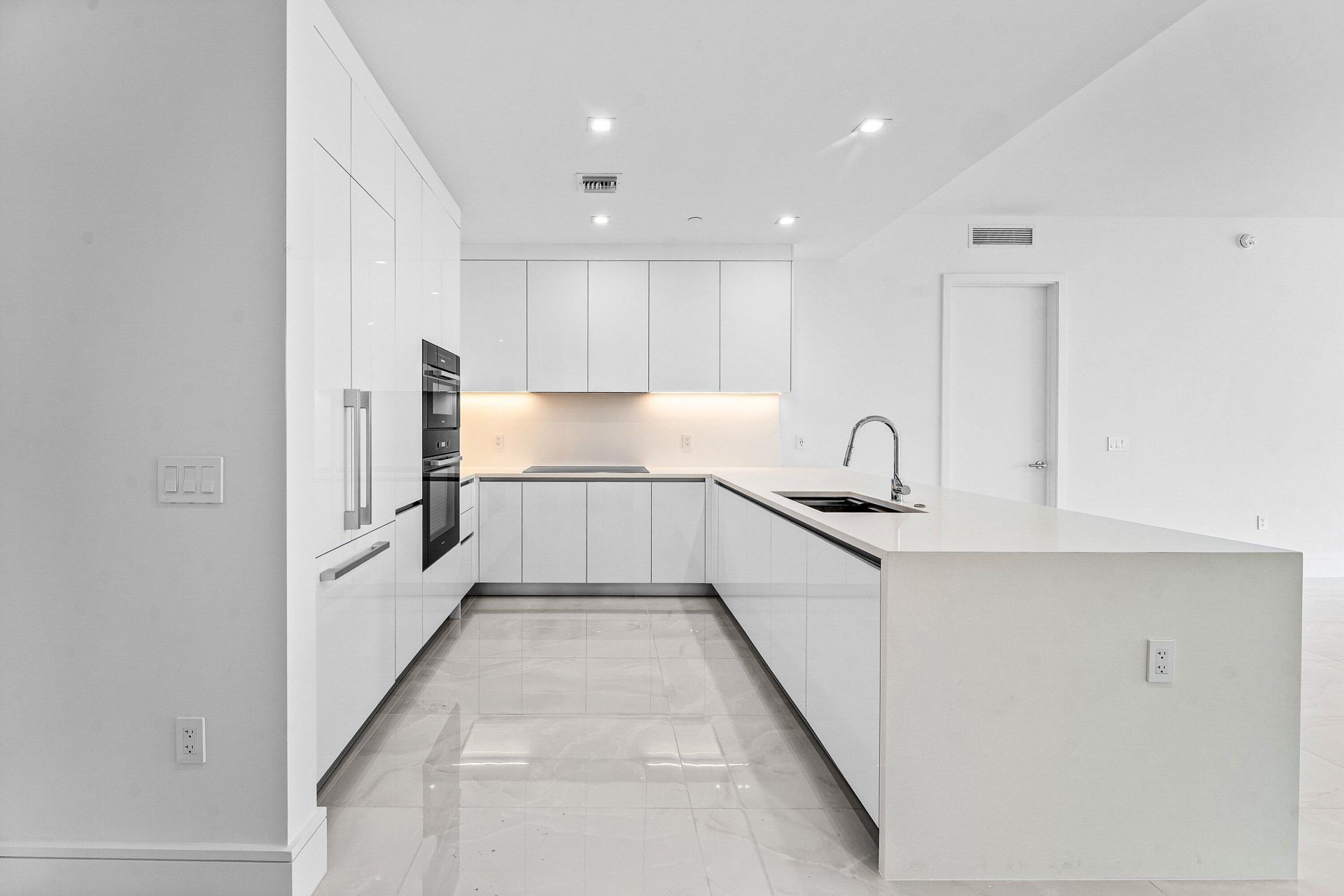 220 Lake Shore Drive, Unit 2005, Lake Park, FL 33403 Photo