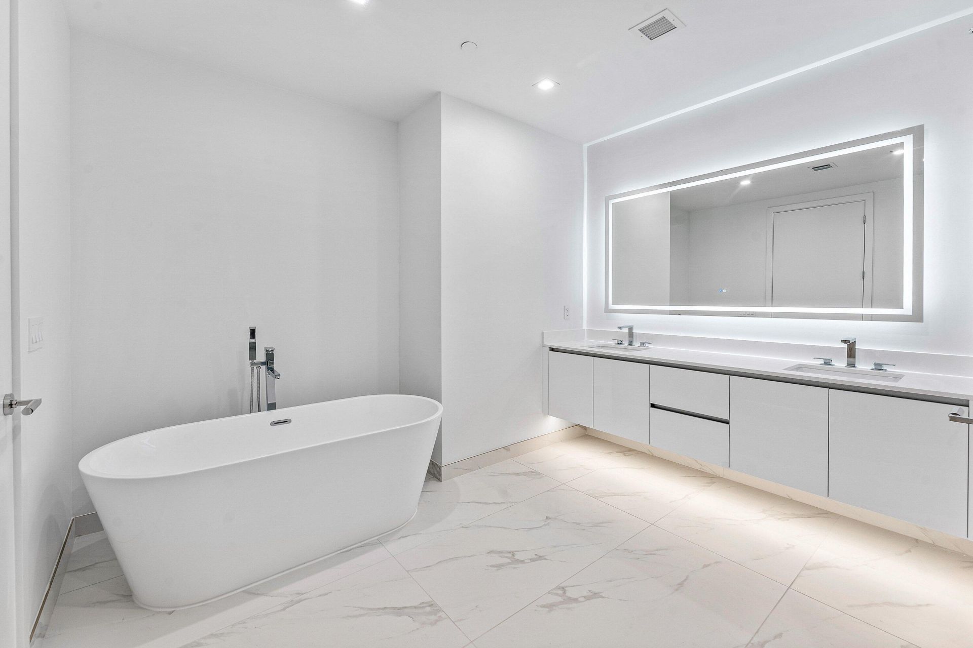 220 Lake Shore Drive, Unit 2005, Lake Park, FL 33403 Photo