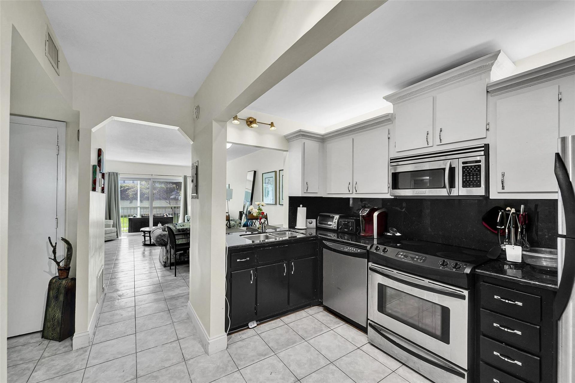 1439 S Ocean Boulevard, Unit 105, Lauderdale by the Sea, FL 33062 Photo