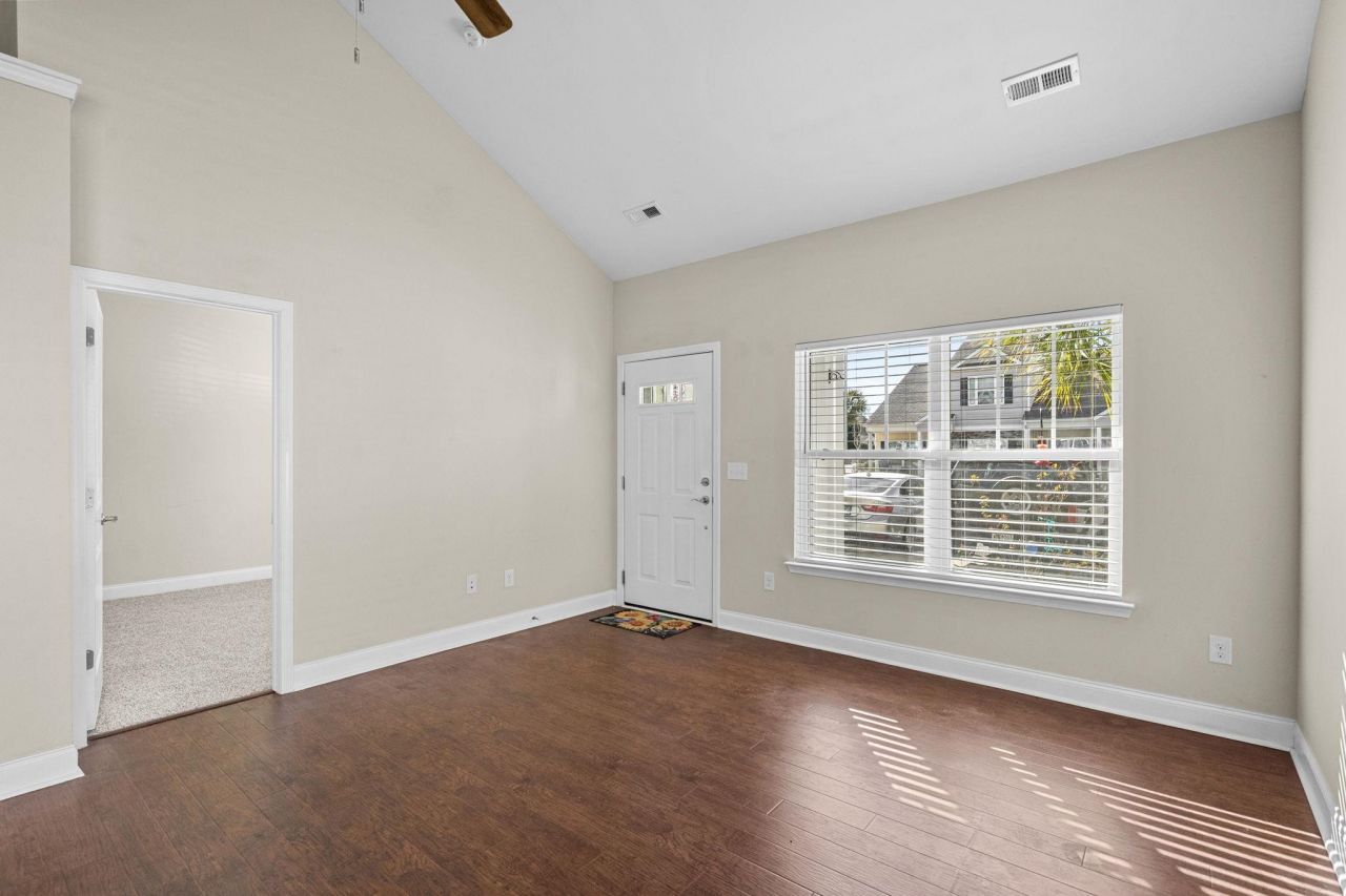 1086 Dinger Ct. Photo 10