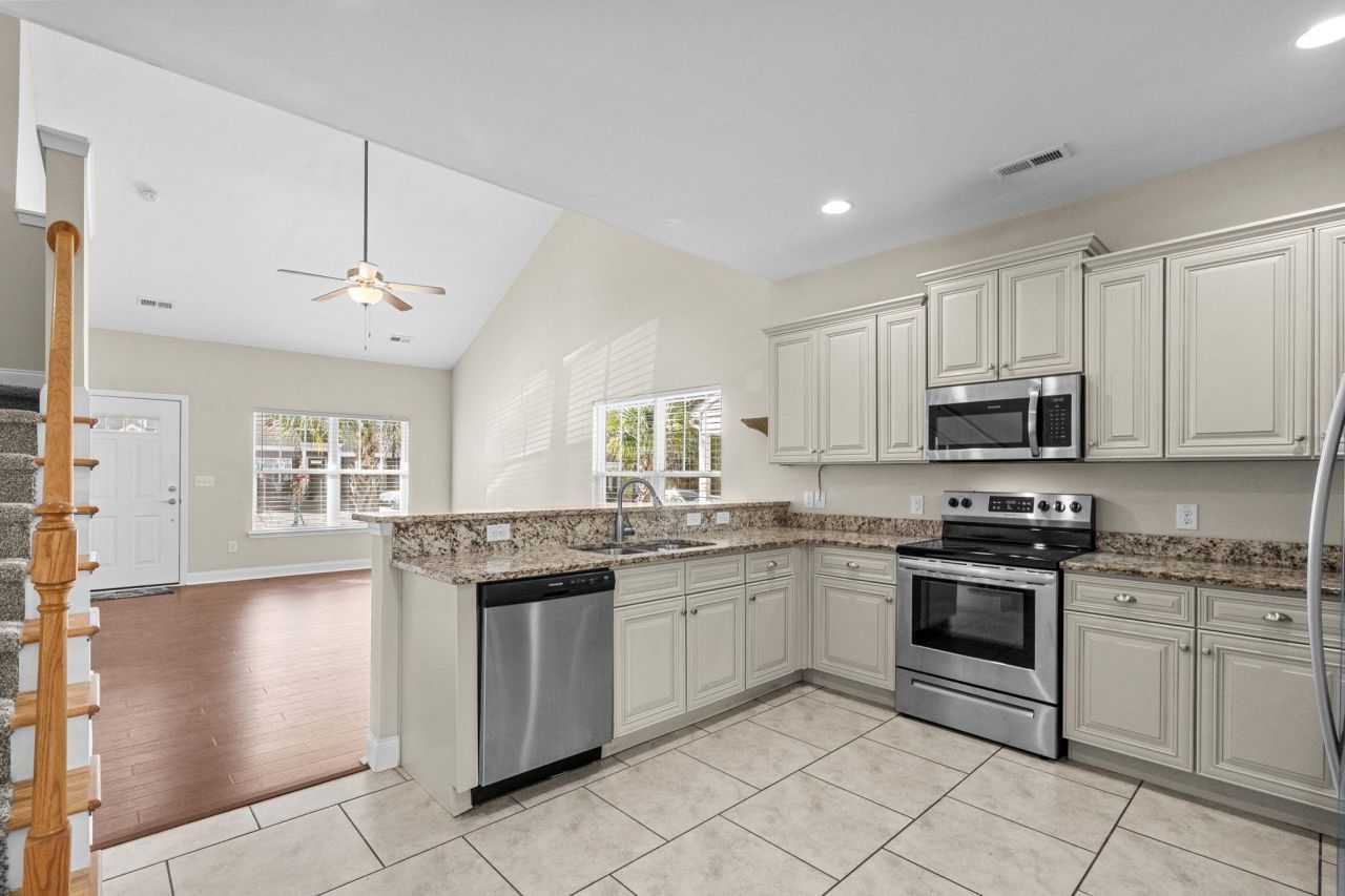 1086 Dinger Ct. Photo 16