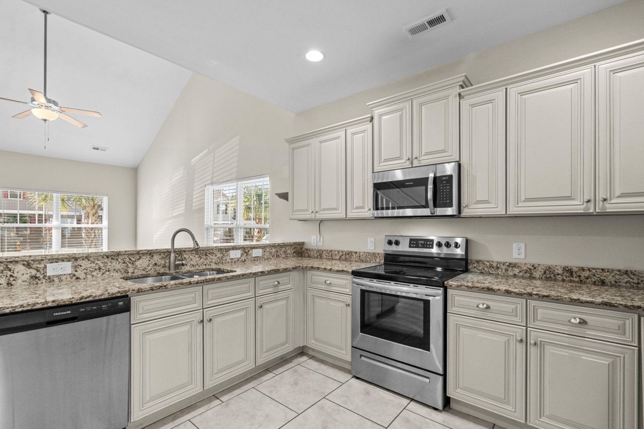 1086 Dinger Ct. Photo 18