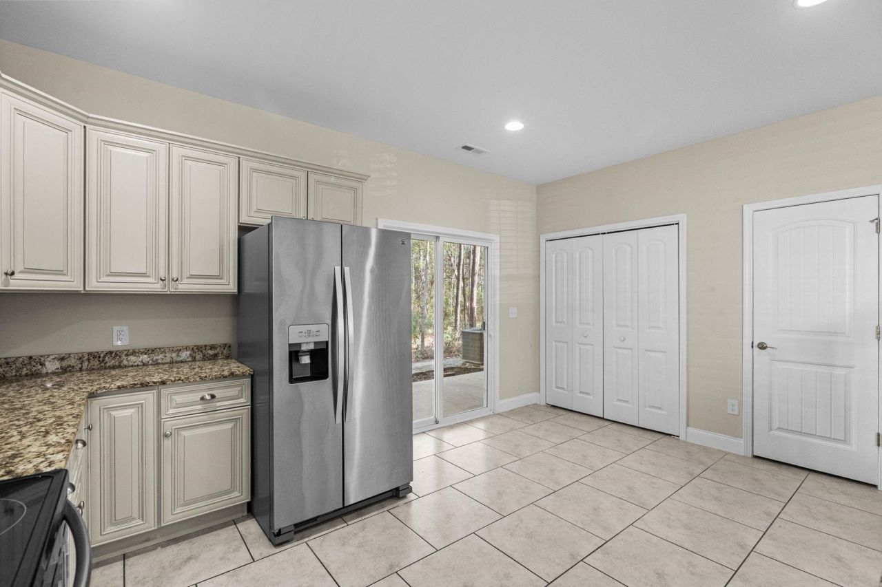 1086 Dinger Ct. Photo 20