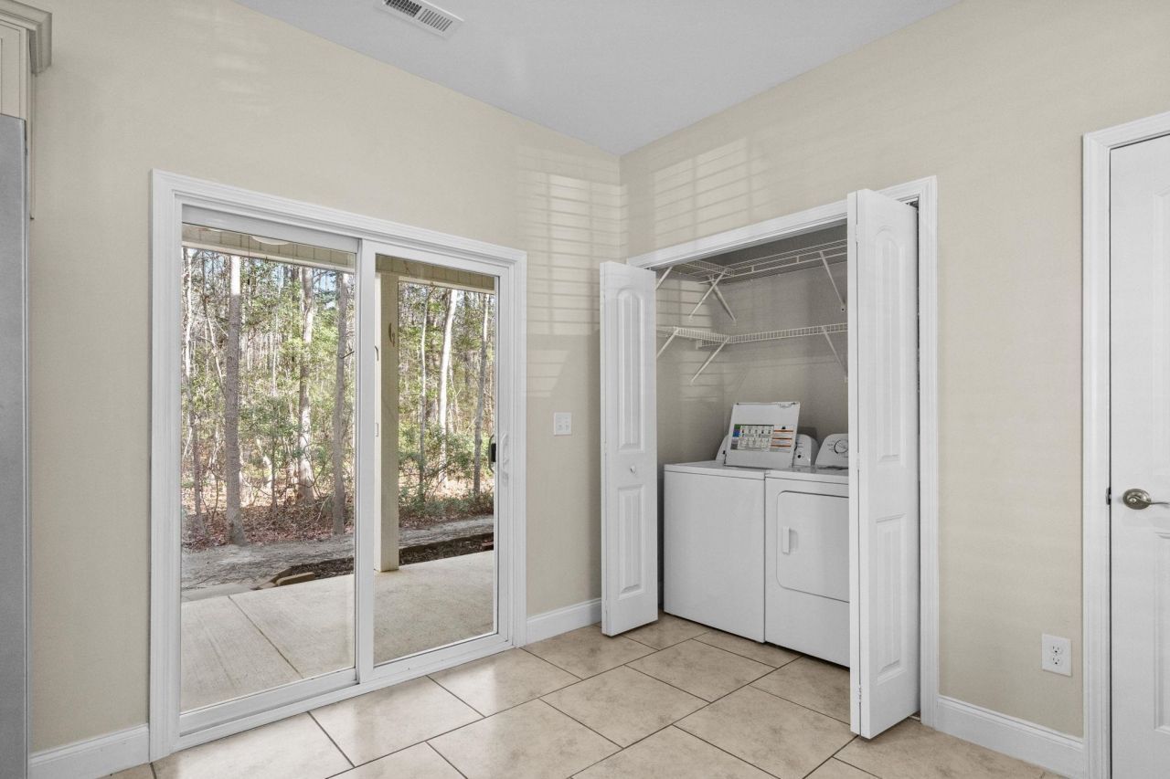 1086 Dinger Ct. Photo 31