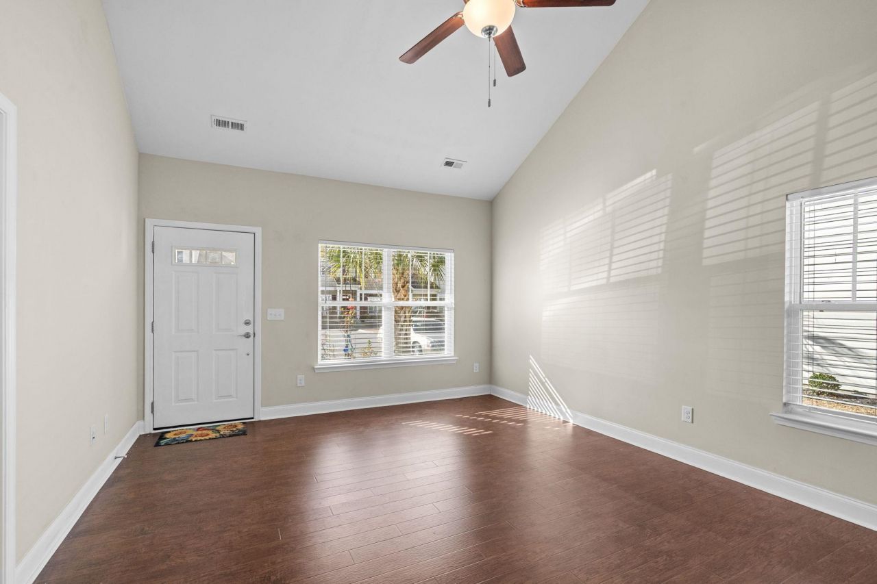 1086 Dinger Ct. Photo 9