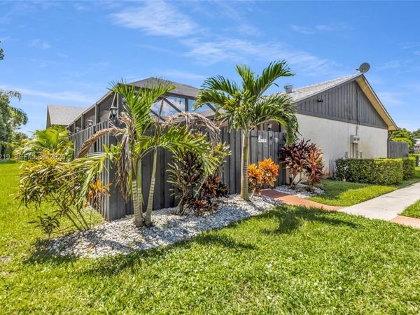 1050 Summit Trail Cir, Unit B, West Palm Beach, FL 33415
