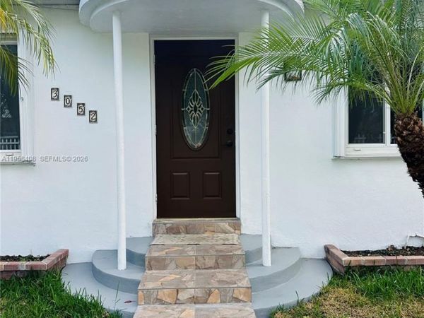 3052 SW 6th St , Miami, FL 33135