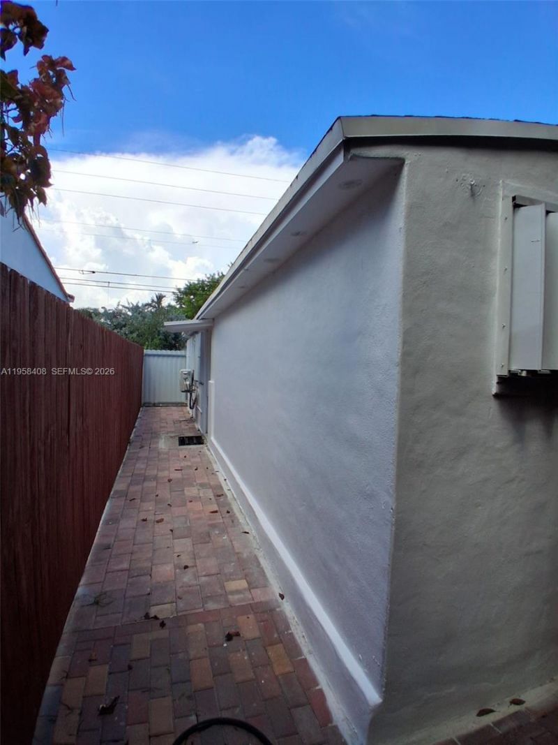 3052 SW 6th St , Miami, FL 33135 Photo