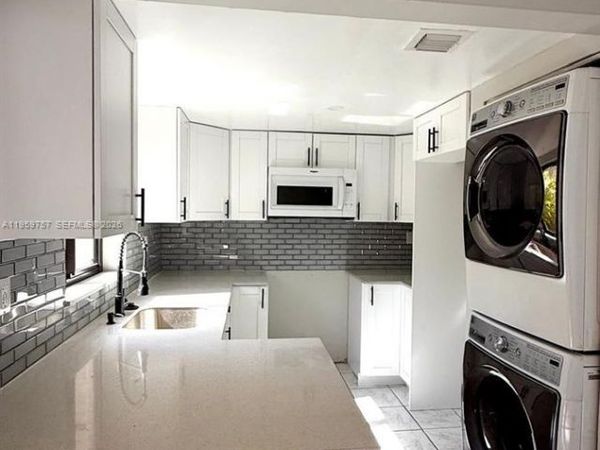 110 SW 108th Ave, Unit H1, Sweetwater, FL 33174