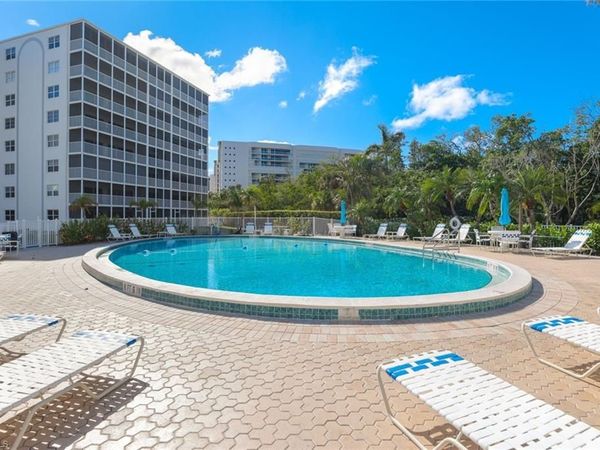 3 Bluebill AVE, Unit 509, NAPLES, FL 34108