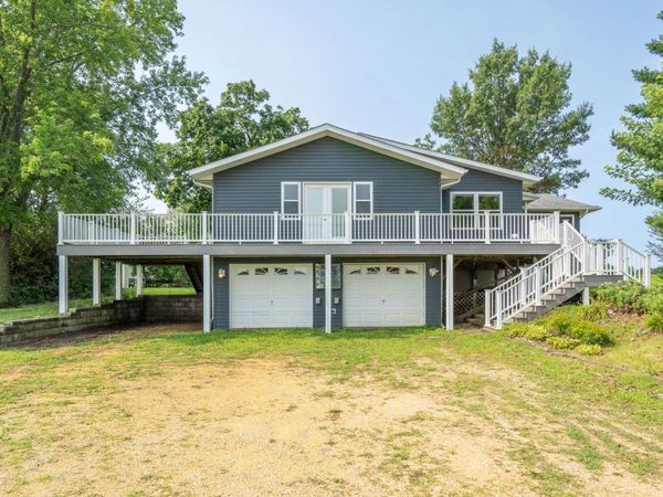 1527 11th Street, Dewitt, IA 52742