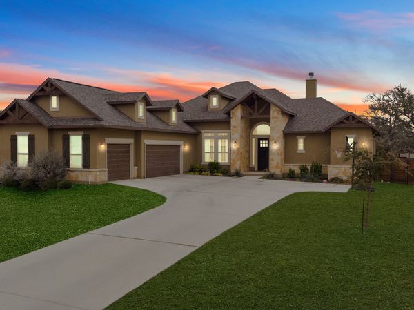 527 James Way, Castroville, TX 78009