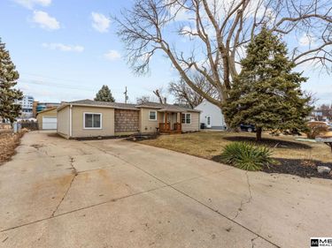 8335 California Street, Omaha, NE 68114